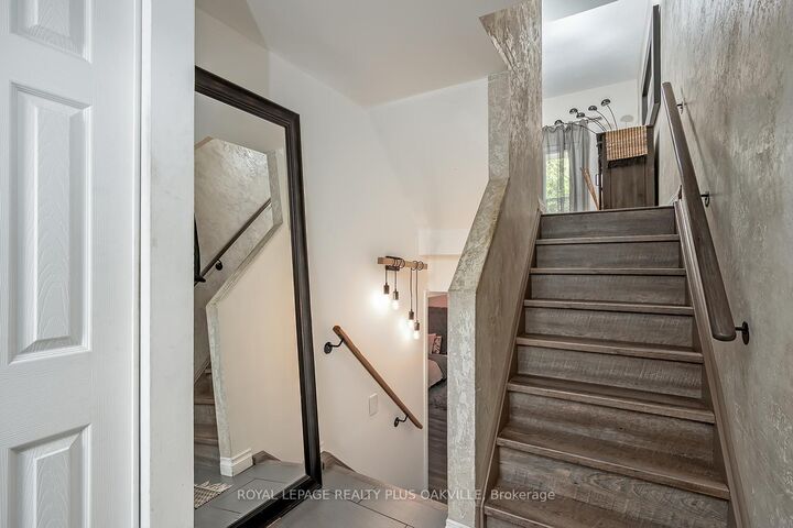 Property Photo: 1051 Cedarglen Gate 51 ON L5C 3A7
