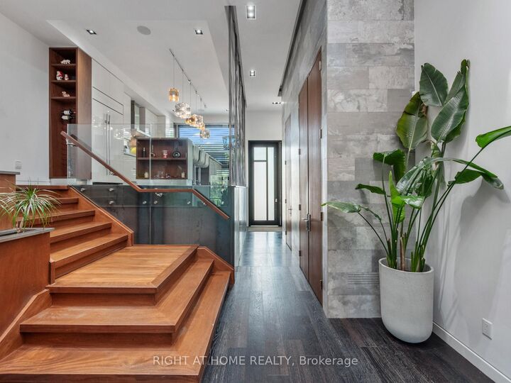 Property Photo:  336 Melrose Avenue  ON M5M 1Z4 