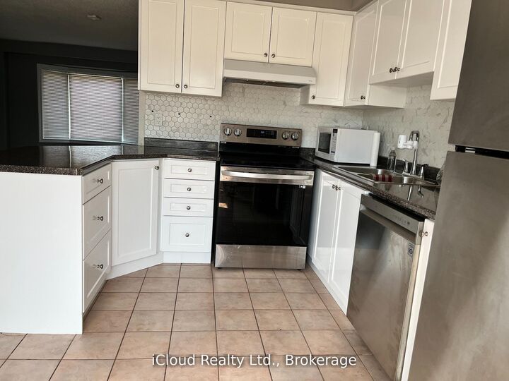 Property Photo: 40 Glenashton Drive ON L6H 6G2