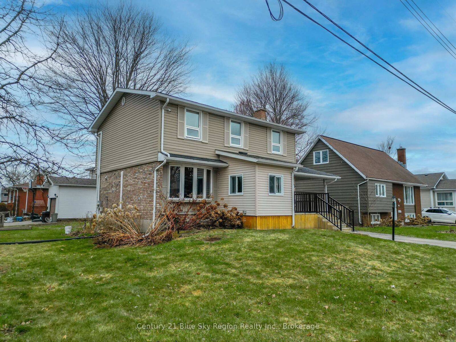Property Photo: 25 Rowe Avenue ON P1A 1W8