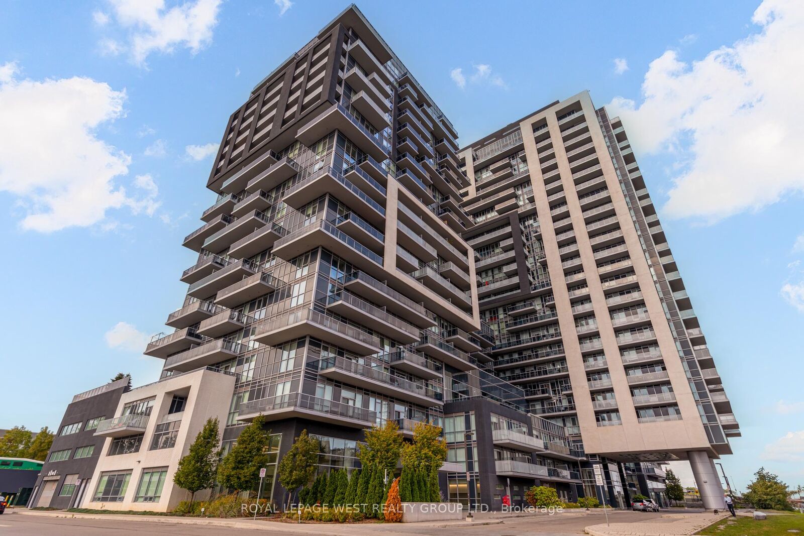 Property Photo: 2087 Fairview Street 1002 ON L7R 0E5