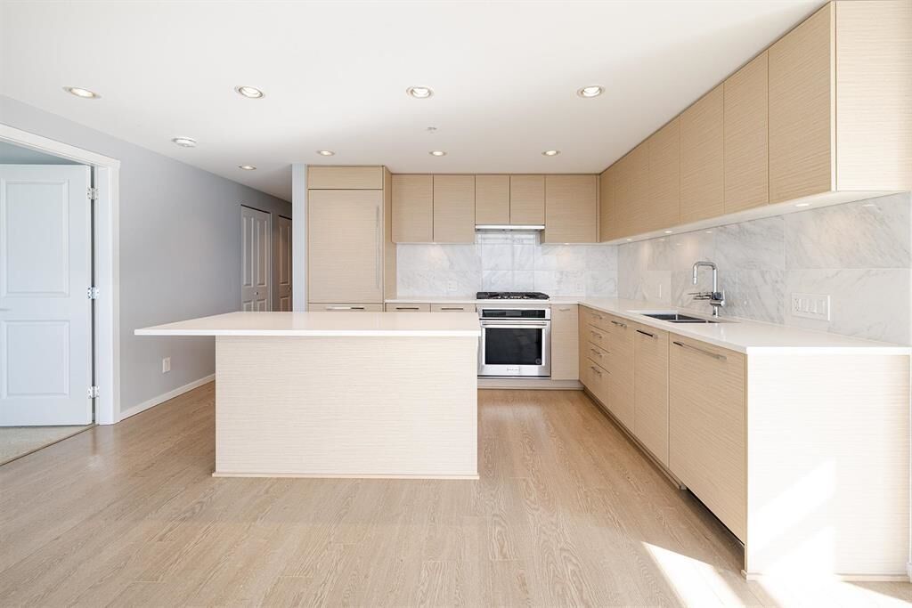 Property Photo: 6700 Dunblane Avenue 2508 BC V5H 0J3