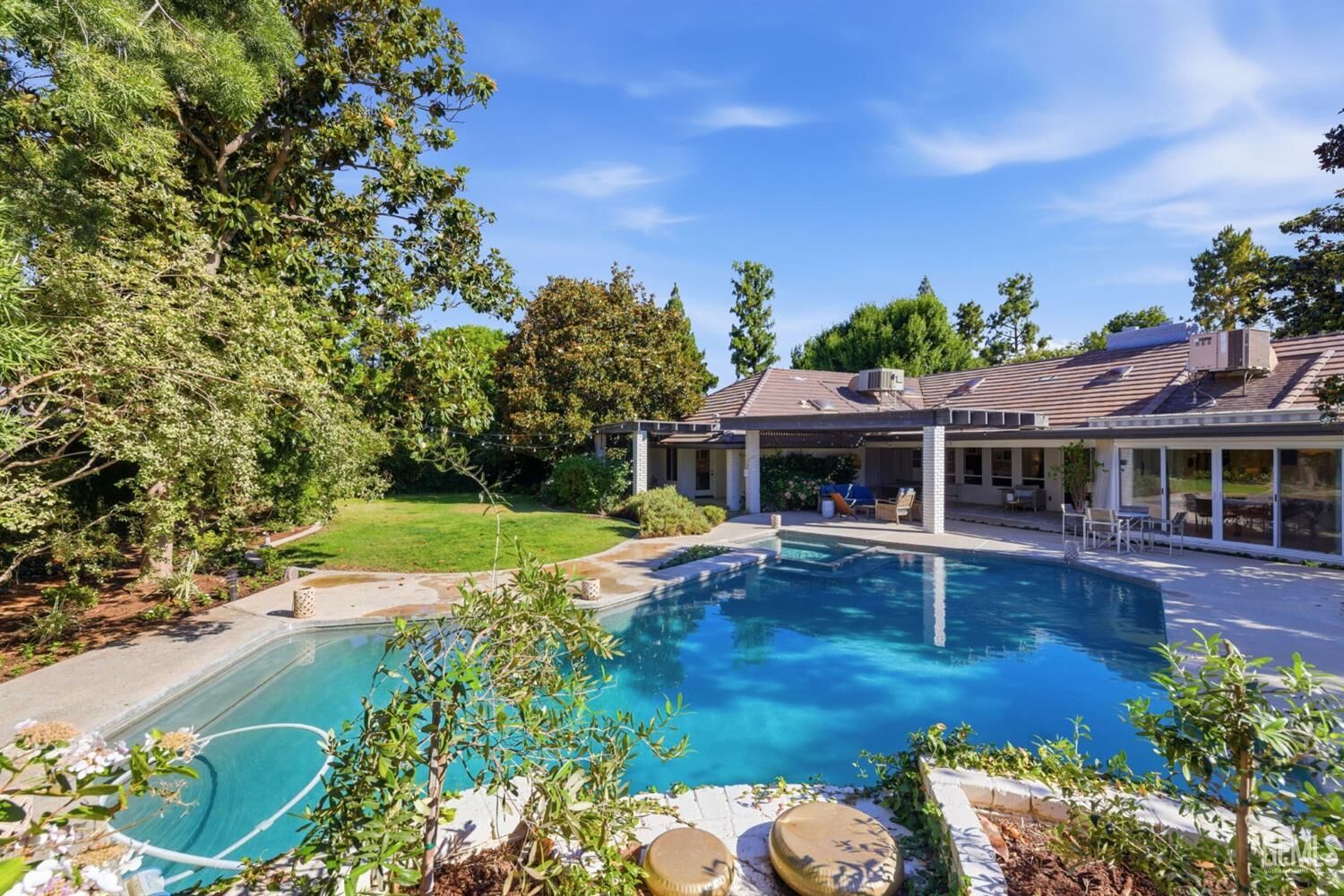 Property Photo:  8800 Saint Cloud Lane  CA 93311 