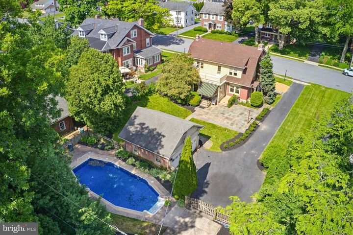 Property Photo:  8 Mayfield Drive  PA 17540 