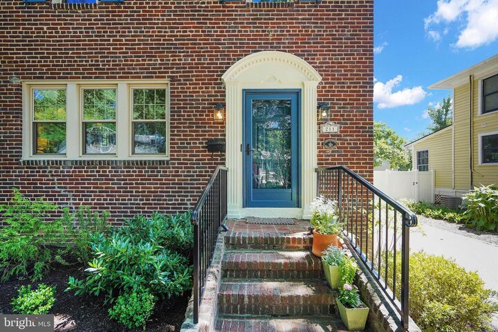 Property Photo:  211 E Uhler Avenue  VA 22301 