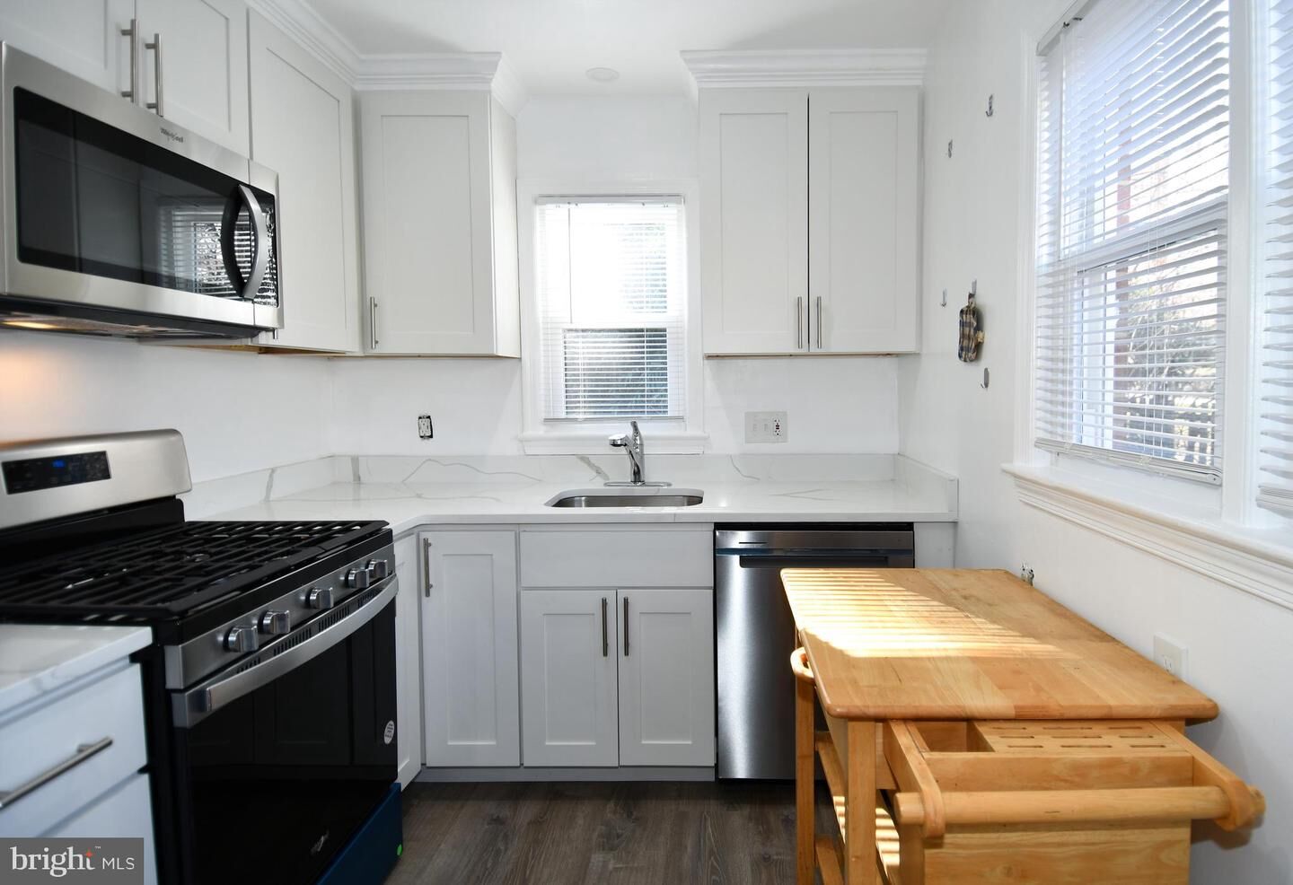 Property Photo: 1316 S Dinwiddie Street VA 22206