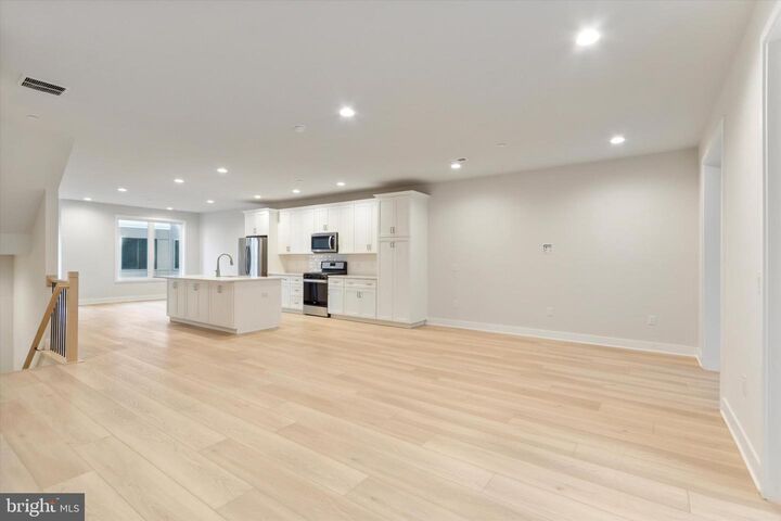 Property Photo:  3000 Sedgeview Walk 127  PA 19125 