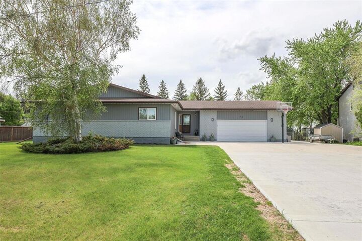 Property Photo:  74 Larch Bay  MB R5N 0J4 