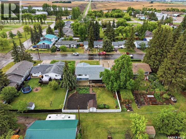 Property Photo:  6007 4th Street  SK S0K 3R0 