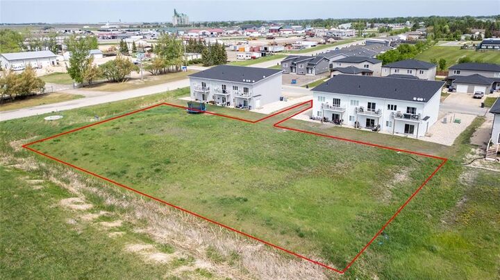 Property Photo: 8 Agassiz Trail MB R0G 1K0