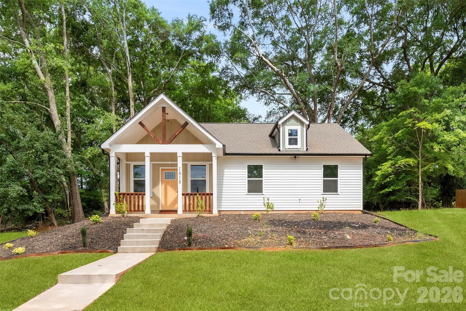Property Photo: 1618 Eaves Road NC 28152