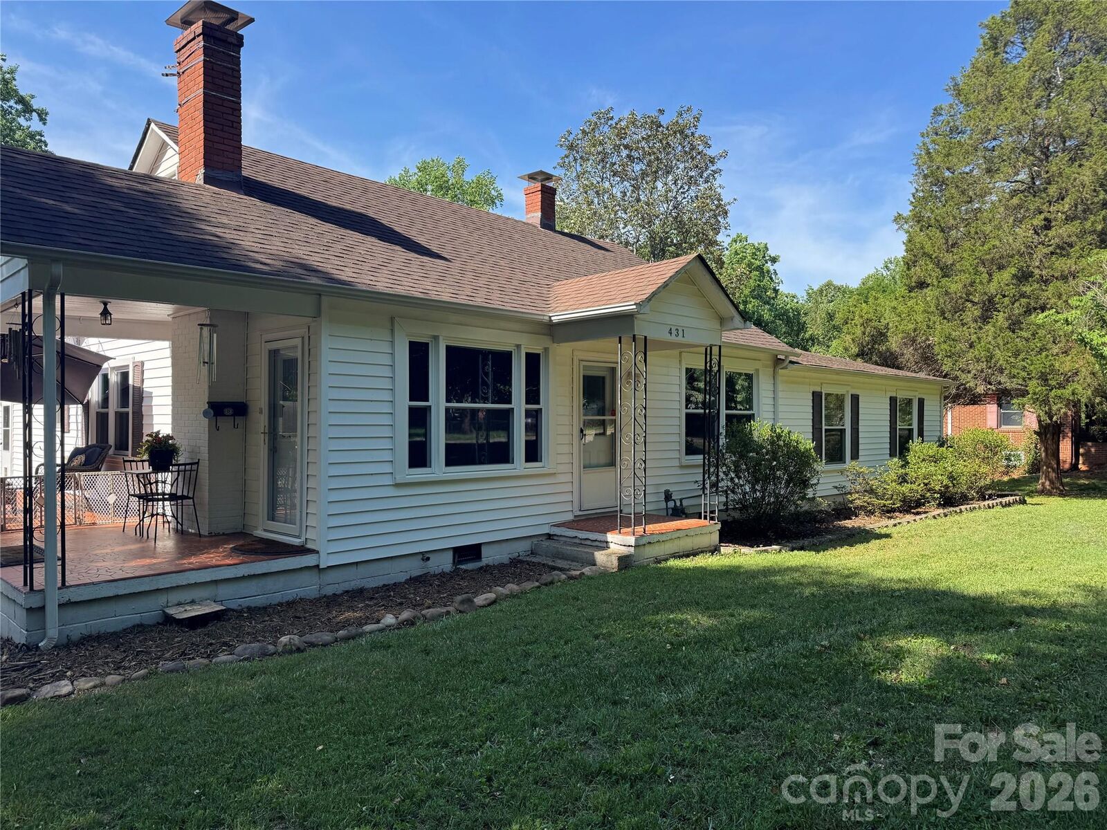 Property Photo: 431 W 20th Street NC 28658