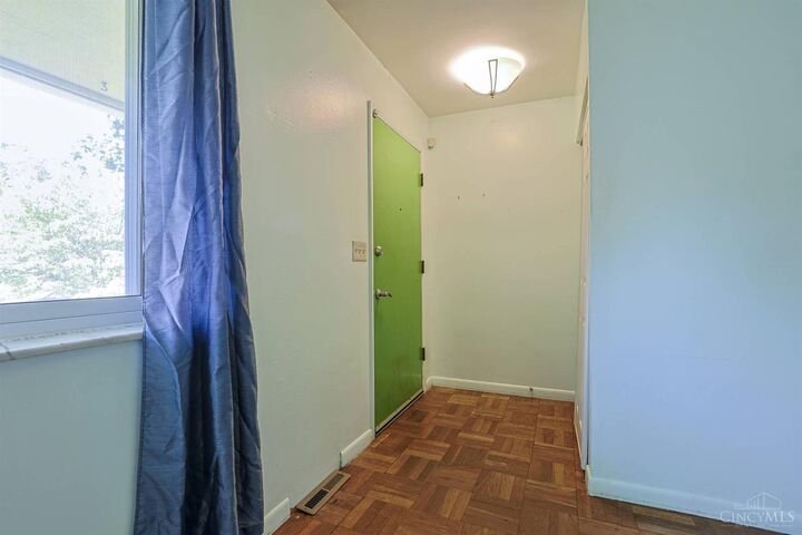 Property Photo: 810 Cloverview Avenue OH 45231