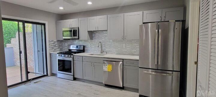 Property Photo:  44 Peachtree Court  NJ 08852 