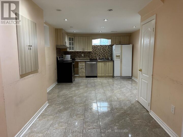 Property Photo: 5689 Sidmouth Street Lower ON L5V 2H1