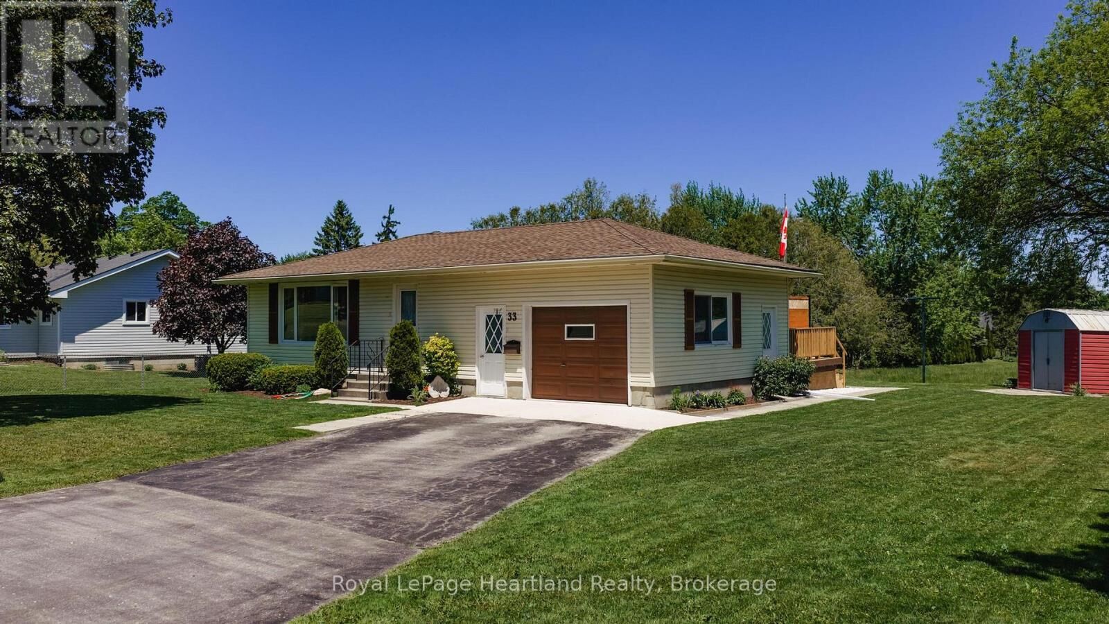 Property Photo:  33 North Street  ON N0K 1G0 