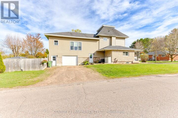Property Photo:  509 Roy Street East  ON K8A 6R1 