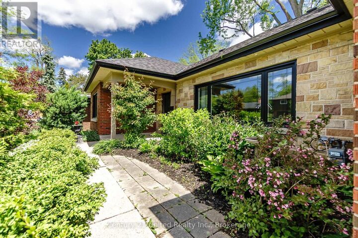 Property Photo:  1306 Hazeldean Avenue  ON K9J 5Z4 