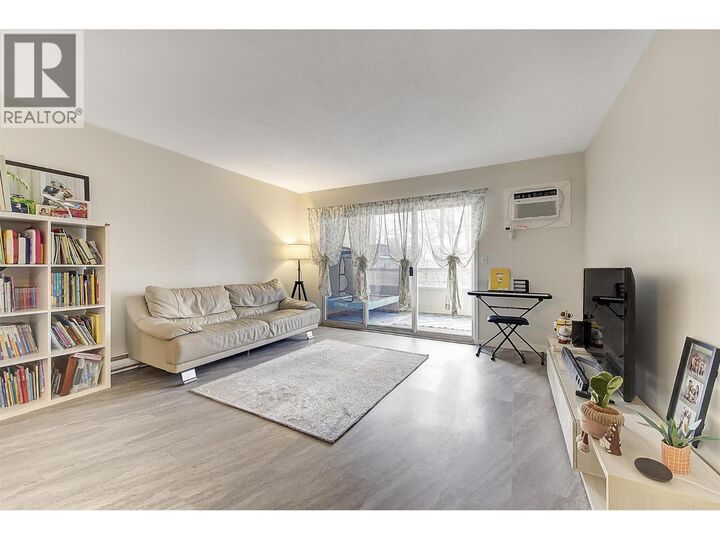 1534 Lawrence Avenue 203 — photo 1