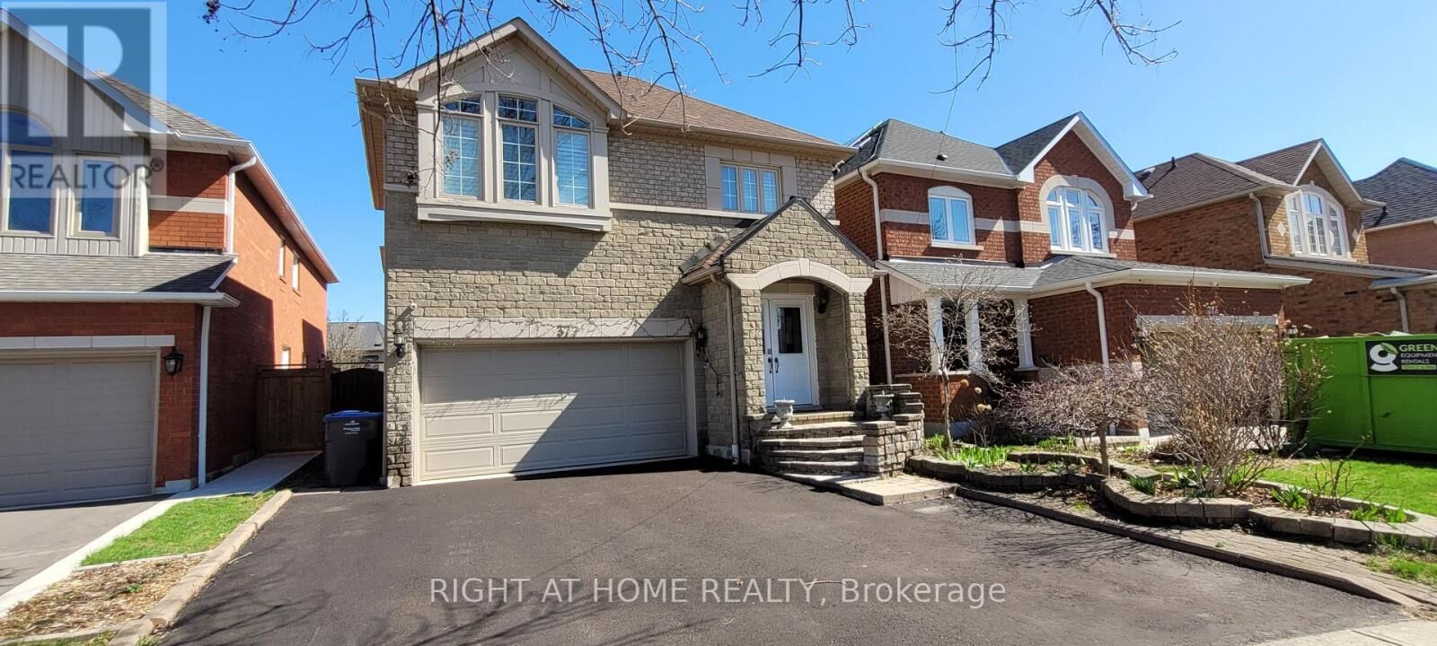 Property Photo:  377 Turnberry Crescent  ON L4Z 3W3 