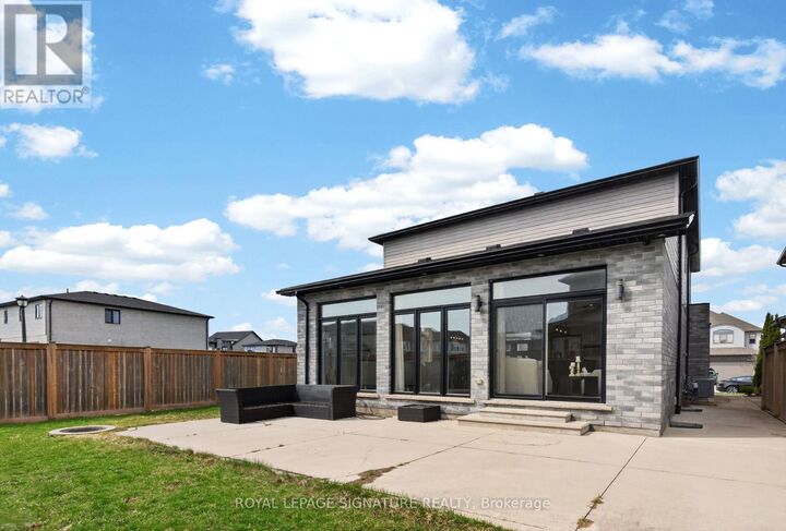 Property Photo:  2147 Wateroak Drive  ON N6G 5B4 