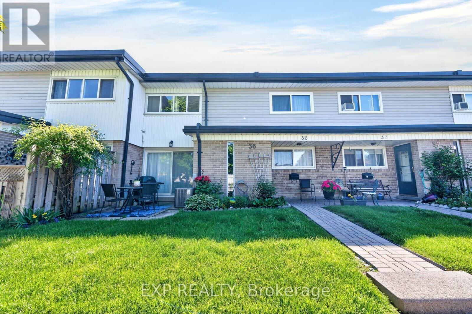 Property Photo:  925 Bayly Street 36  ON L1W 1L4 