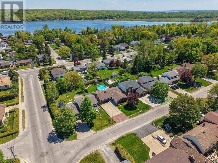 Property Photo:  135 Louise Ave  ON P6A 6A5 