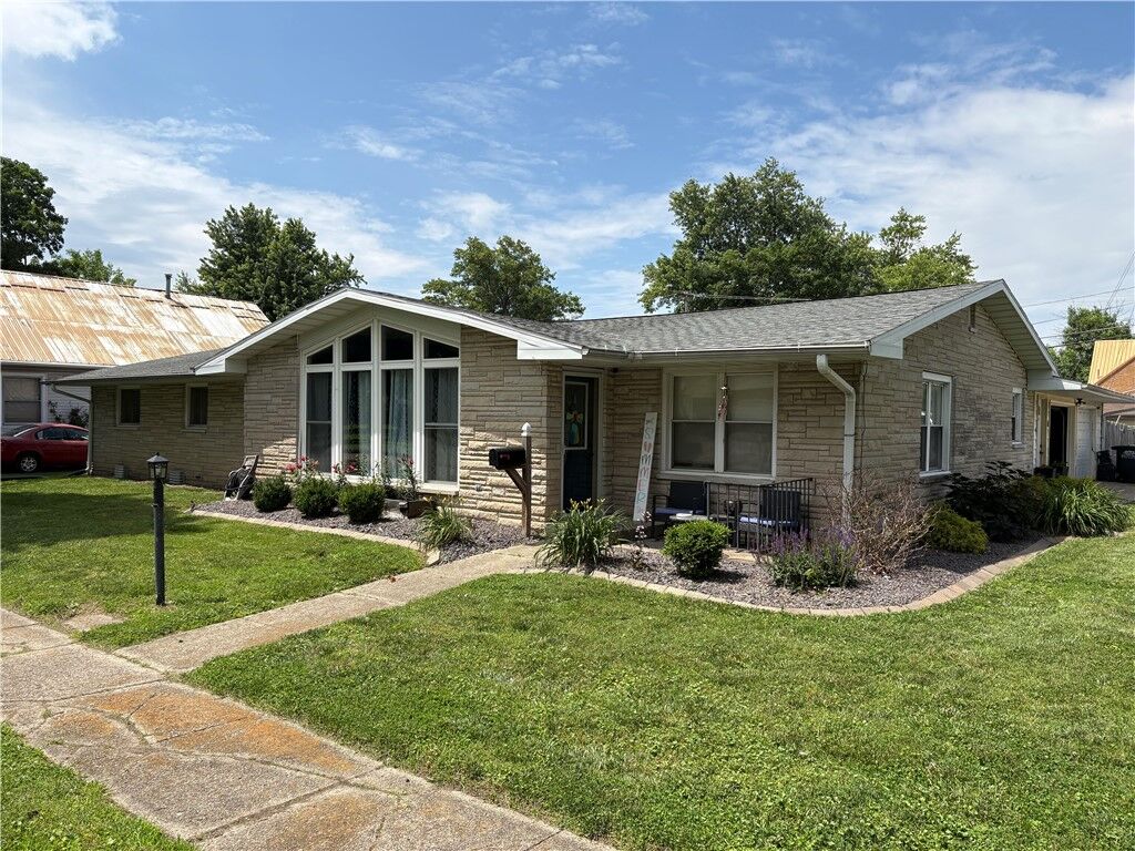 Property Photo:  701 W Madison Avenue  IL 62411 