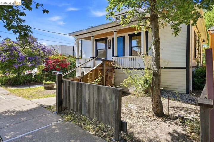 Property Photo:  522 63rd  CA 94609 