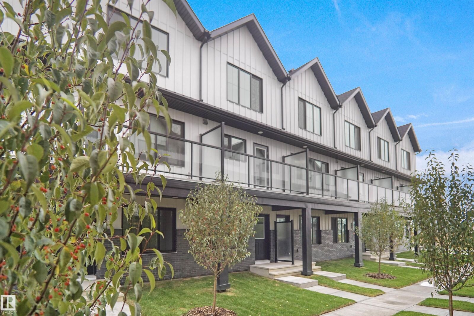 Property Photo:  29 Airport Road NW 6  AB T5G 3K8 