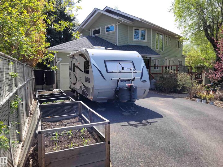 Property Photo:  11131 75 Avenue NW  AB T6G 0H1 