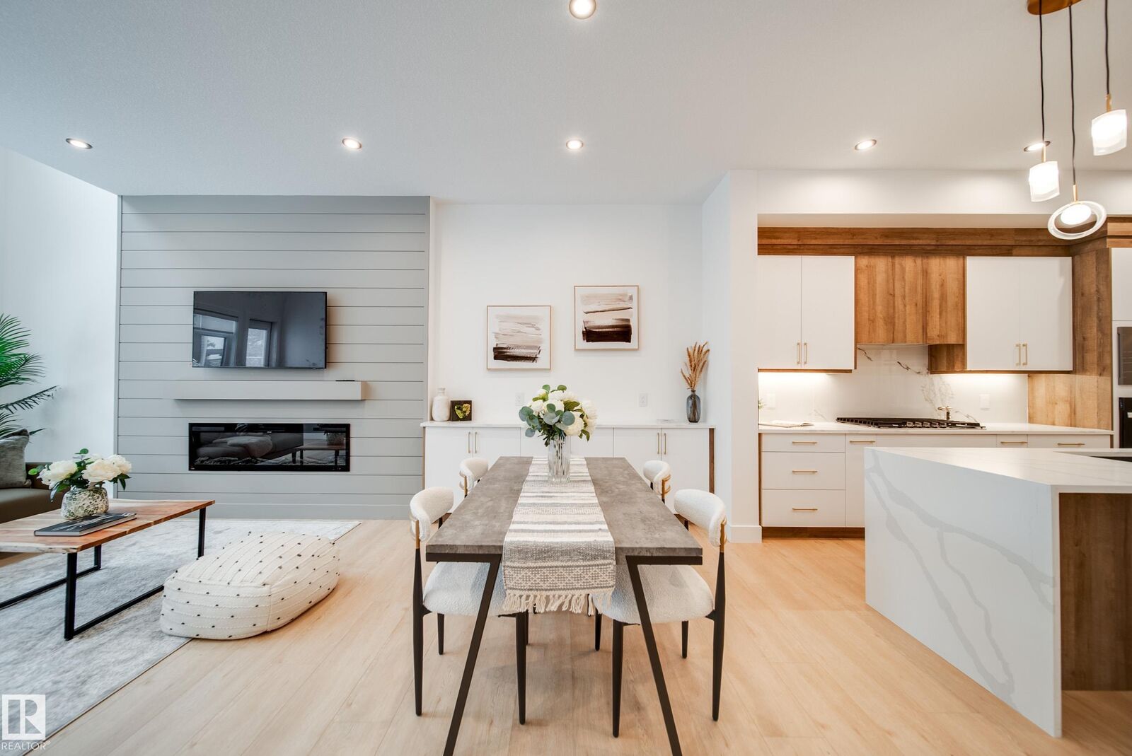 Property Photo: 20425 93 Avenue NW 2 AB T5T 7C7