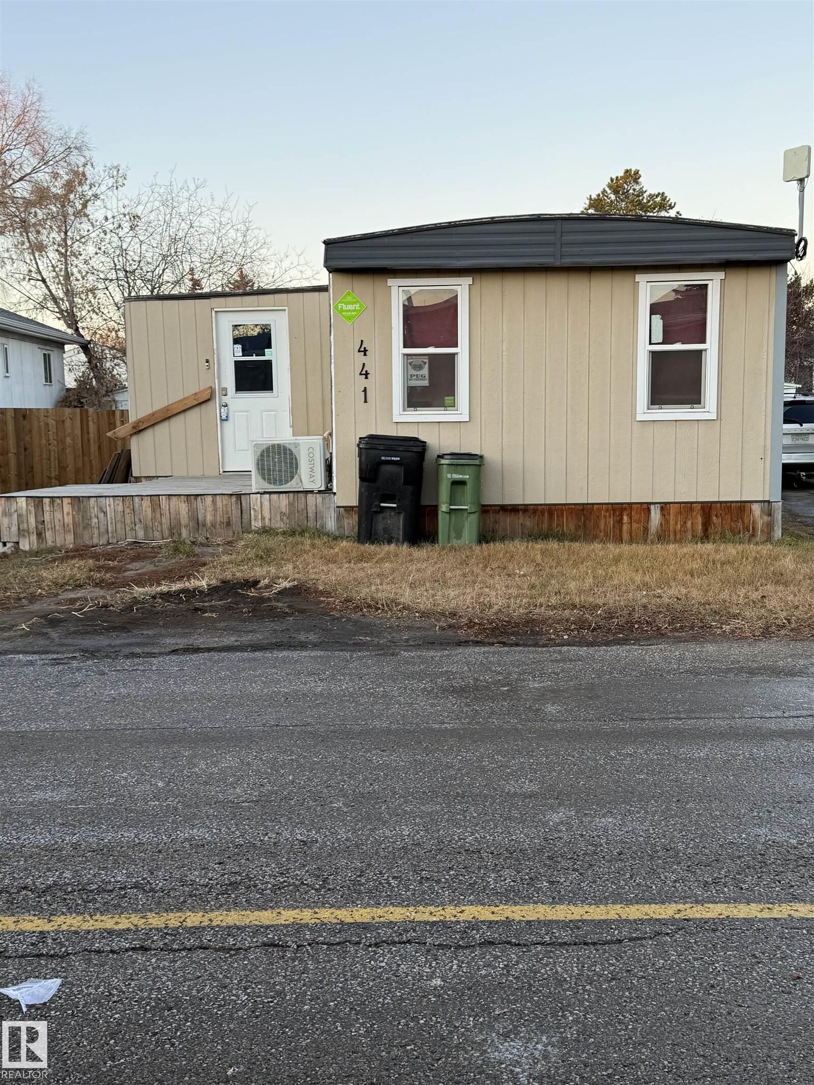 Property Photo:  441 Westview Close NW  AB T5S 1T6 