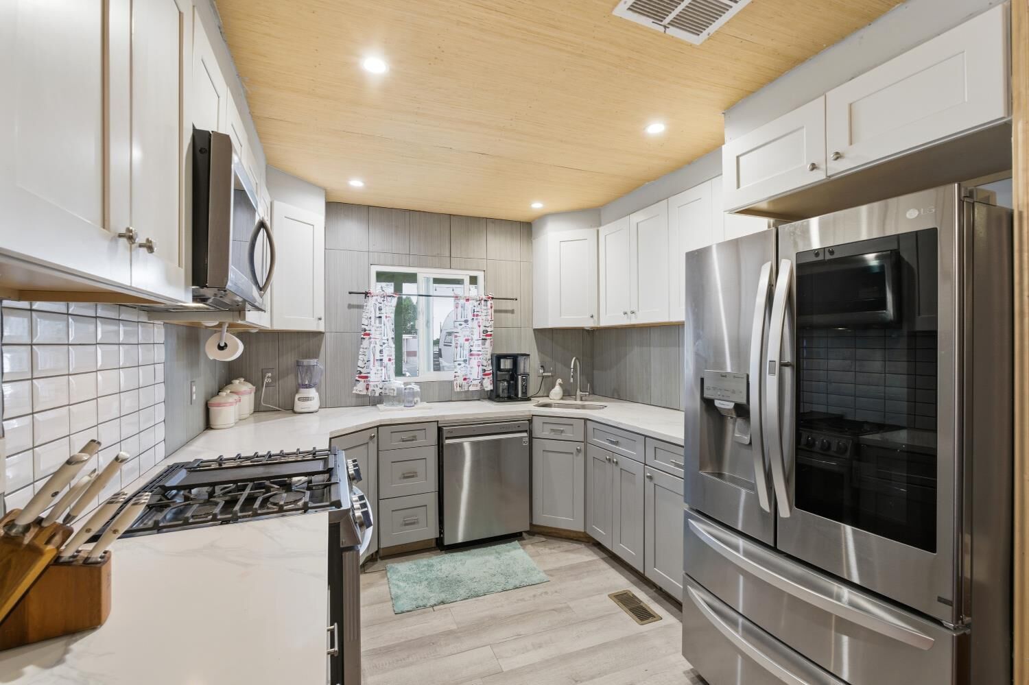 Property Photo: 12846 NW Lacey Boulevard 45 CA 93230