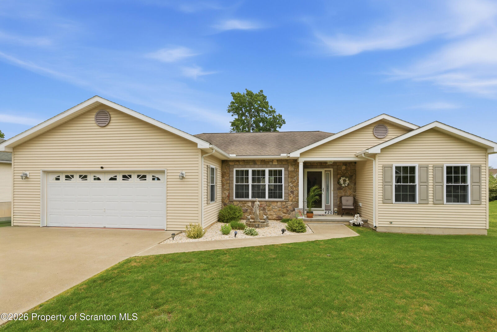 Property Photo:  420 Callahan Drive  PA 18433 