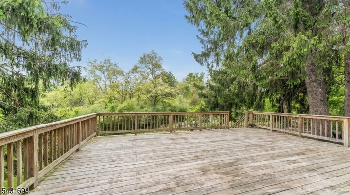Property Photo:  5 Springside Road  NJ 08829 
