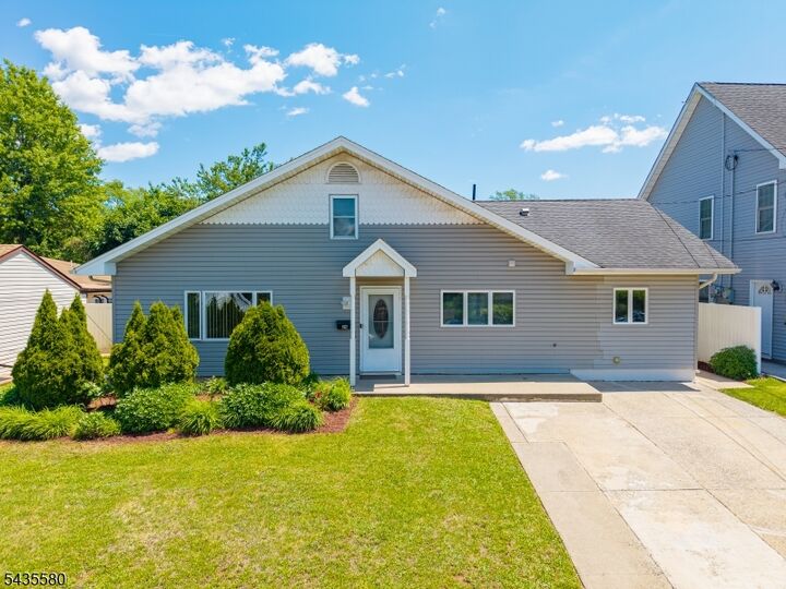 Property Photo:  24 Winthrop Rd  NJ 08817 