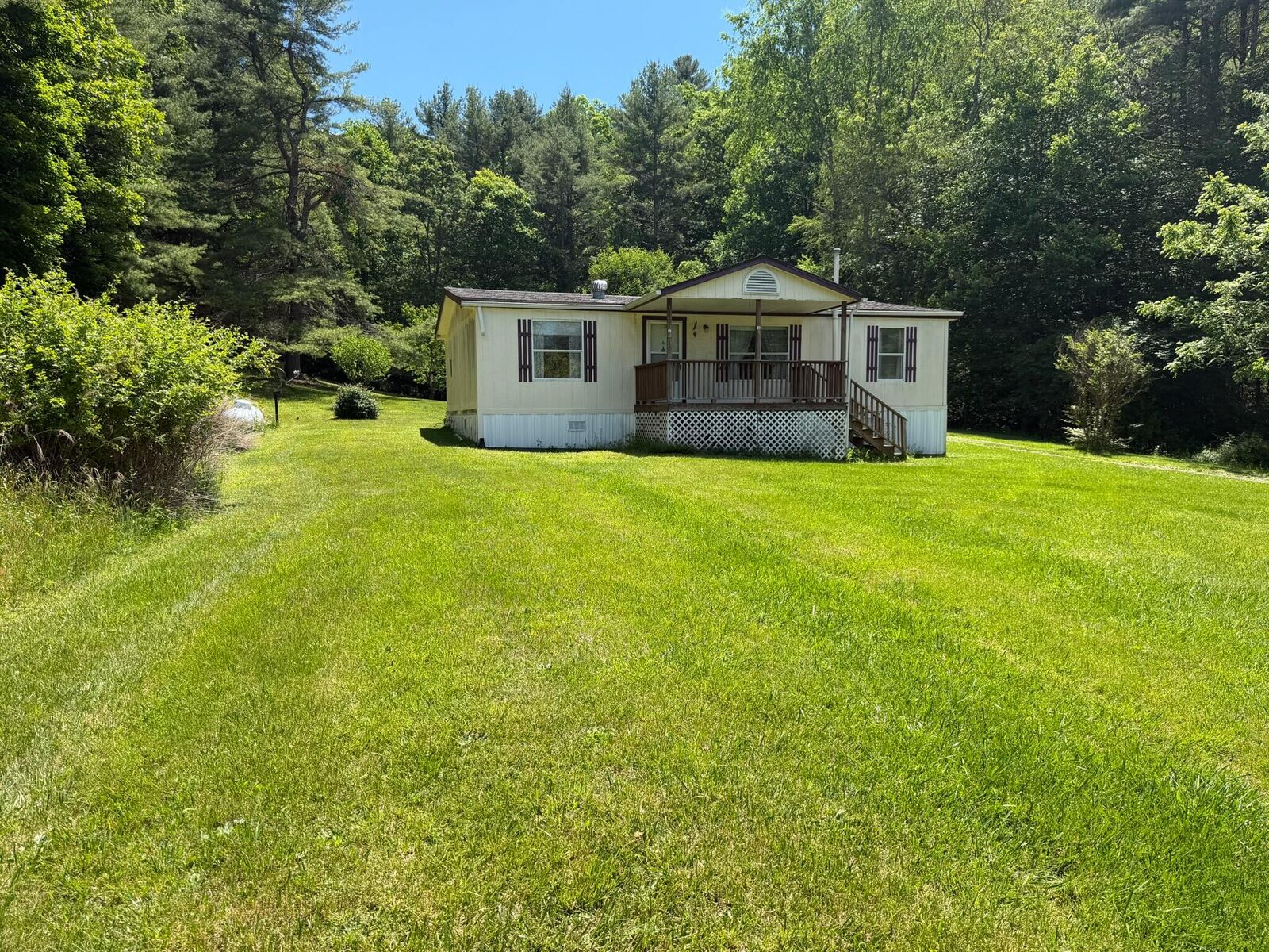Property Photo:  1556 Hollywood Glace Rd  WV 24983 