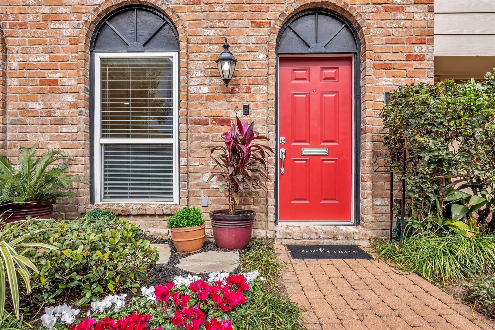 Property Photo:  6469 Olympia Drive  TX 77057 