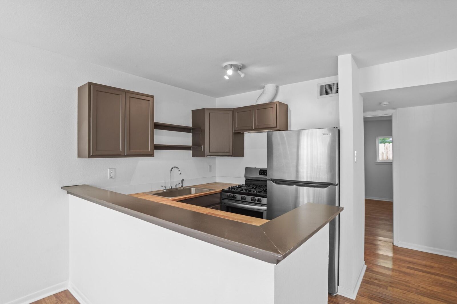 Property Photo:  1408 Hughes Street 8  TX 77023 
