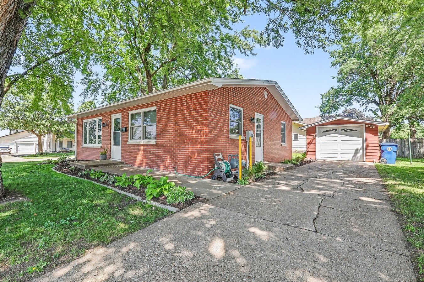 Property Photo:  914 W 5th Street  IA 50219 