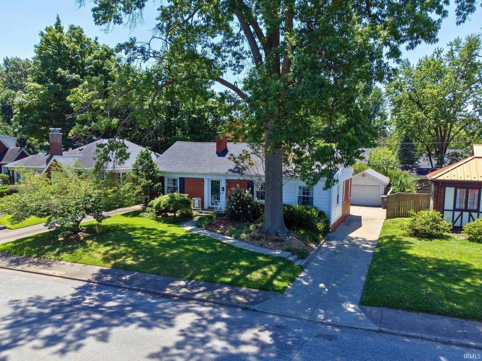 Property Photo:  3211 E Gum Street  IN 47714 