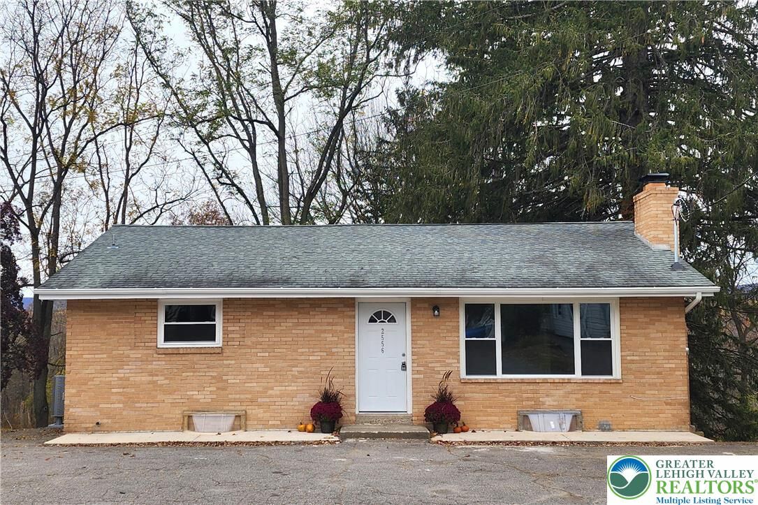 Property Photo:  2556 N Delaware Drive  PA 18343 