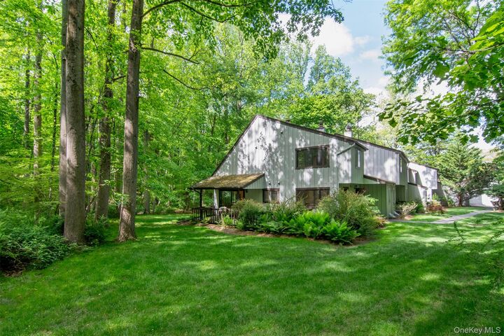 Property Photo:  400 Birch Lane 400  NY 10533 