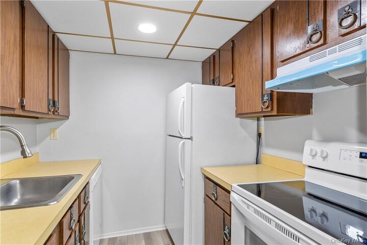 Property Photo:  150 Overlook Avenue 2K  NY 10566 
