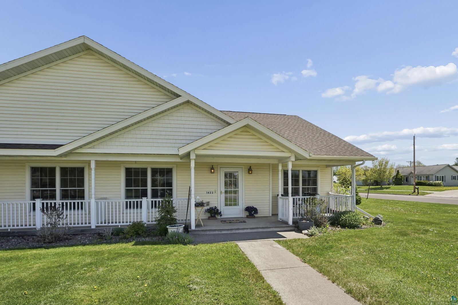 Property Photo:  1422 New York Ave 6  WI 54880 