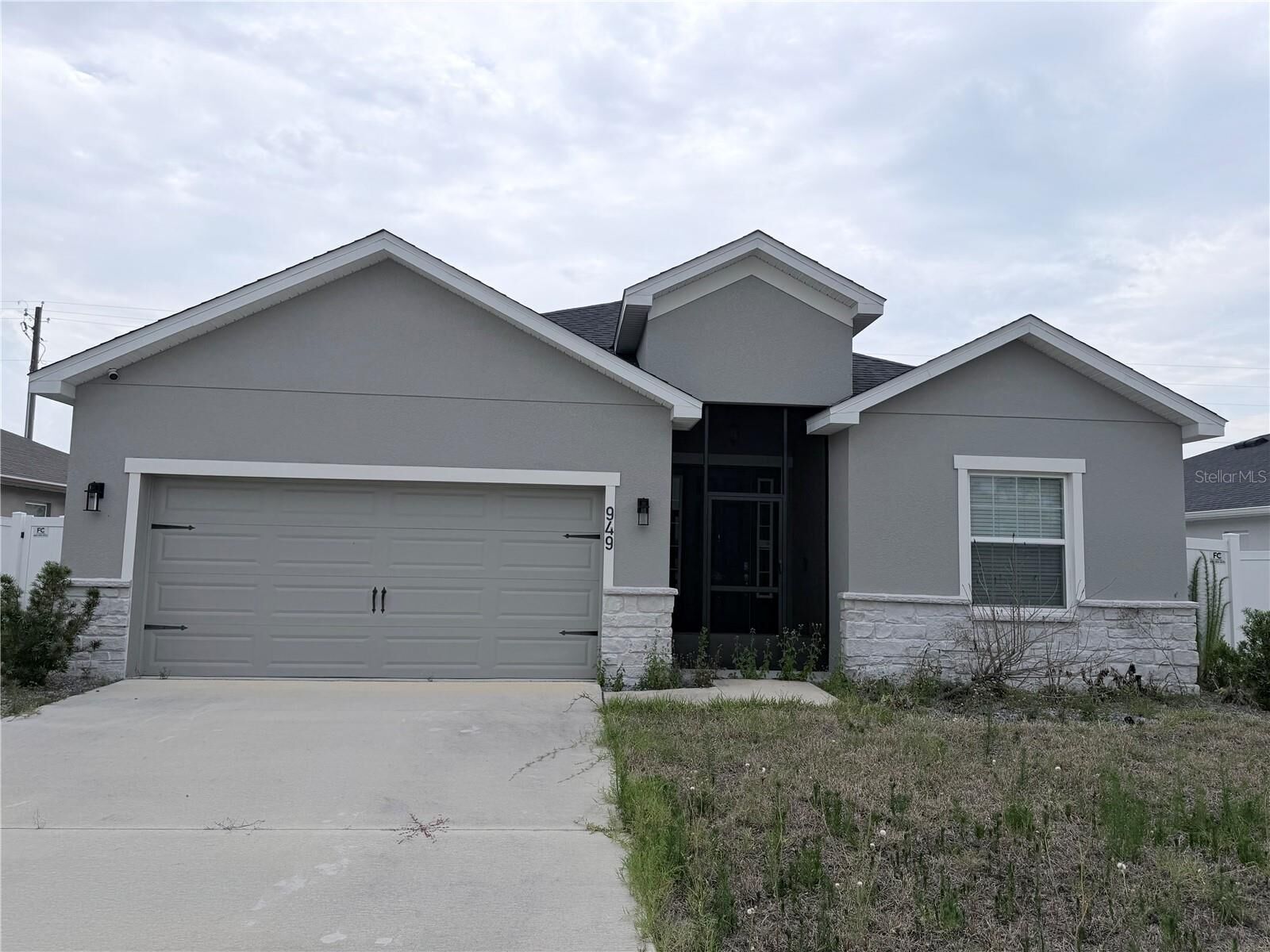 Property Photo: 949 Montgomery Lane FL 33868