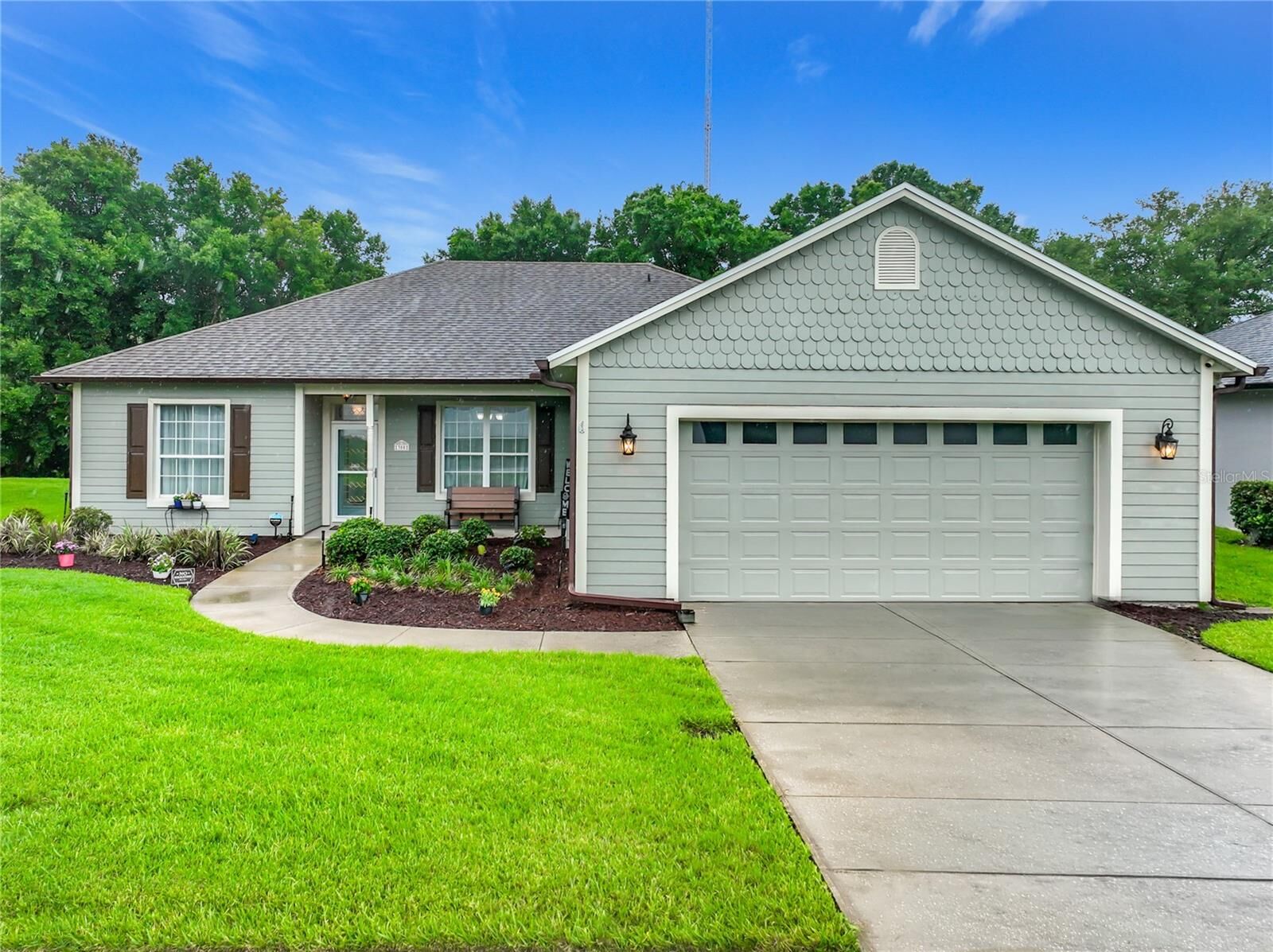 Property Photo:  300 E Geneva Street  FL 34761 