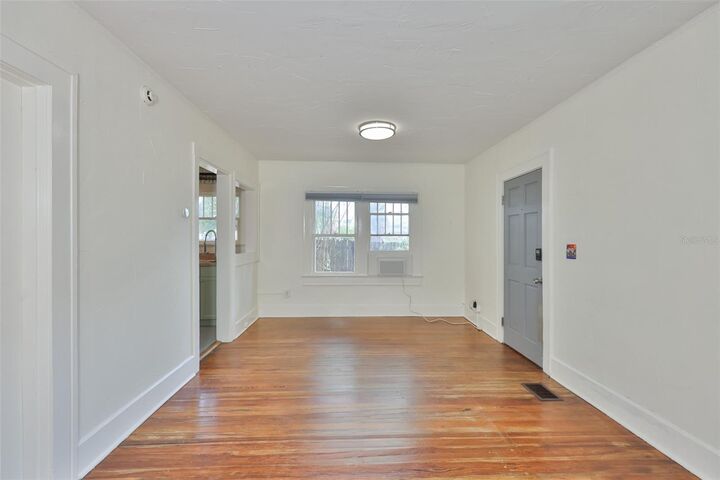 Property Photo: 340 Moffett Court N FL 33701