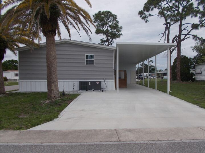 Property Photo: 6803 Amoko Court FL 34287